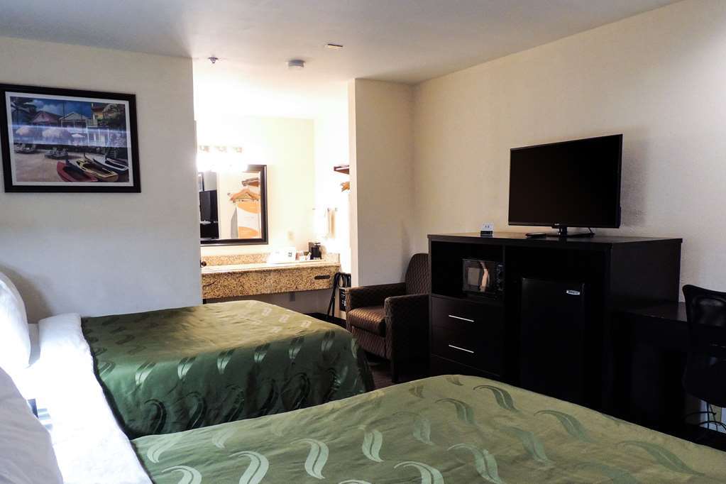 Quality Inn & Suites Huntington Beach Room photo